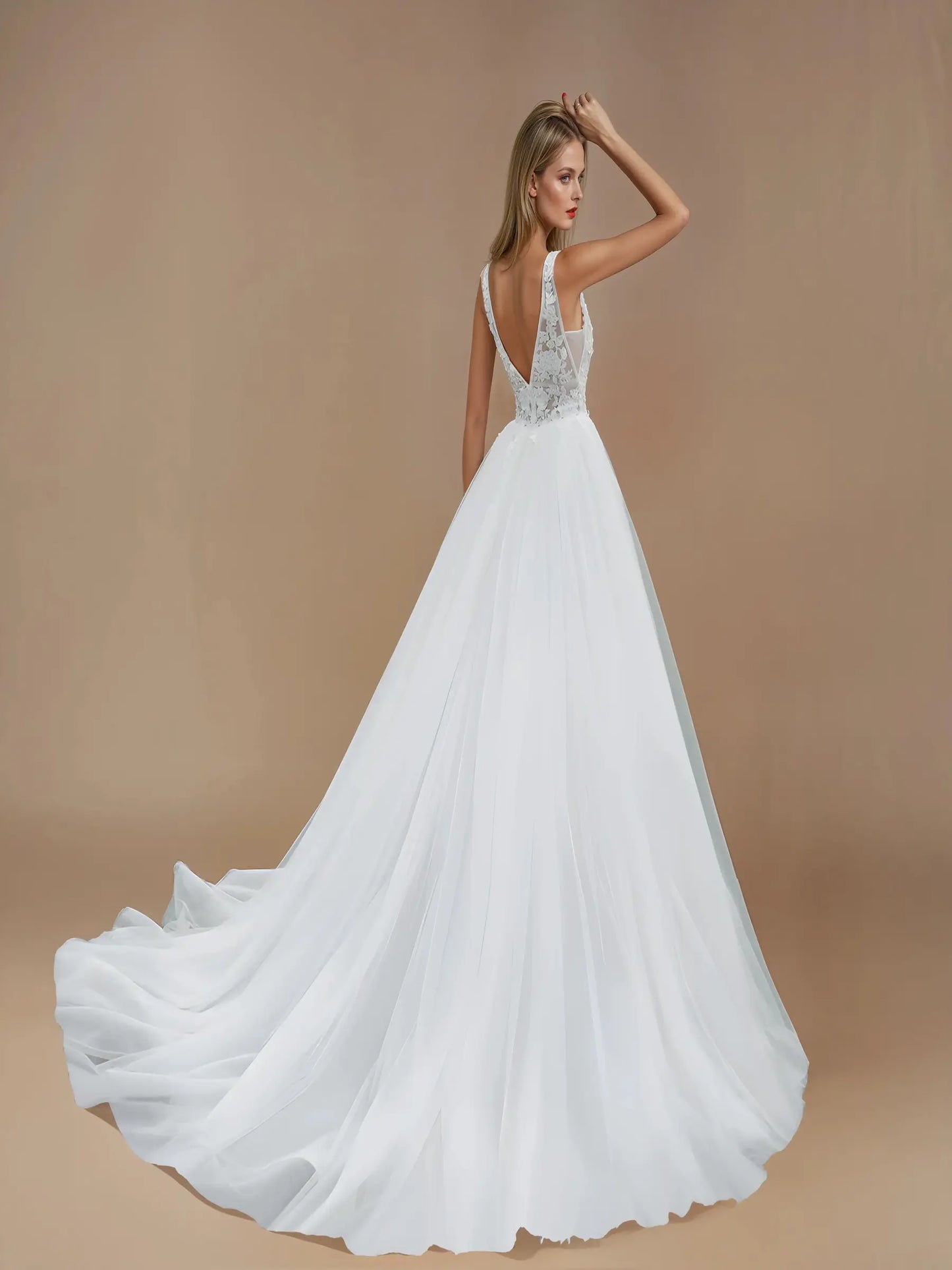 Elantra V-Neck Lace Gown