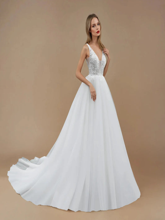 Elantra V-Neck Lace Gown