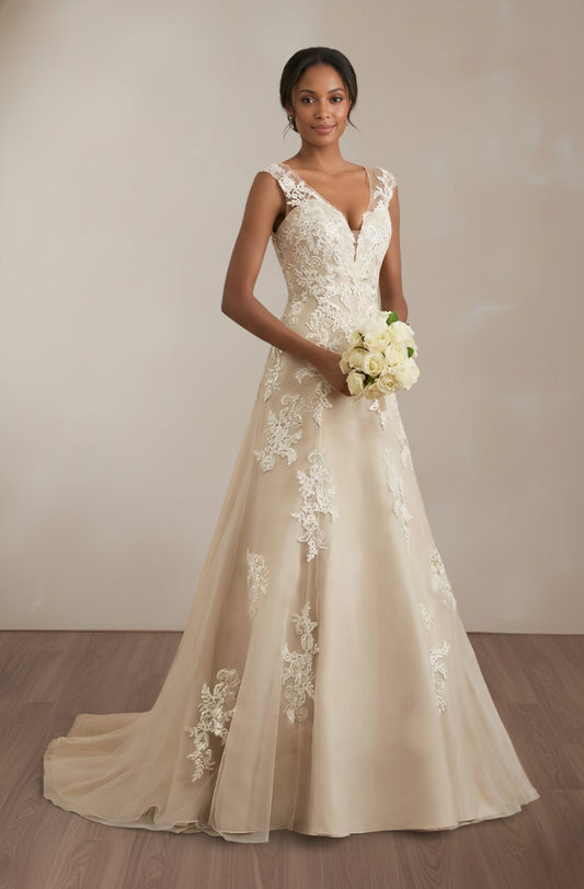 Elanora Sweetheart Lace Gown